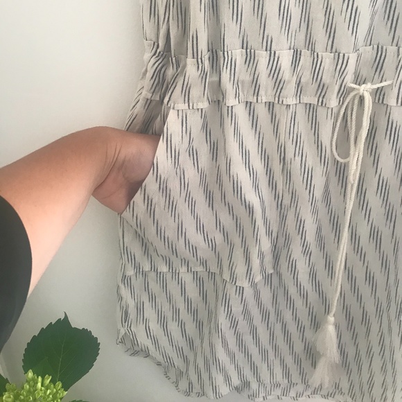 White + Navy Patterned Short Sleeve Dress - Picture 4 of 10